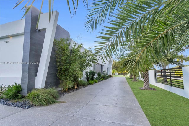 5 of 61 - 9890 Sw 64th St, Miami, FL