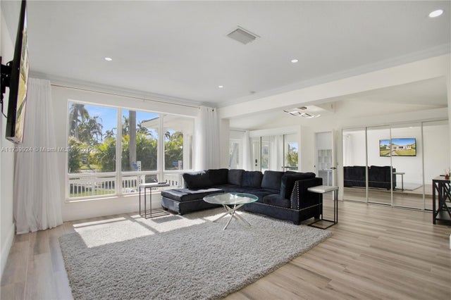 2 of 47 - 923 Hollywood Blvd, Hollywood, FL