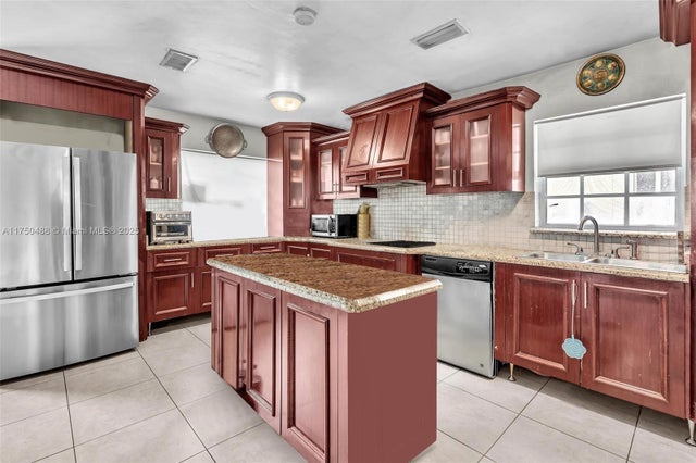 1 of 43 - 2631 Ne 214th St, Miami, FL