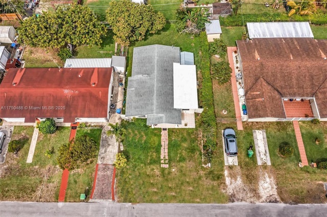 3 of 43 - 2631 Ne 214th St, Miami, FL