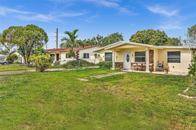 5 of 43 - 2631 Ne 214th St, Miami, FL