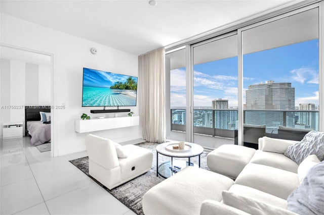 1 of 26 - 200 Biscayne Boulevard Way 4910, Miami, FL