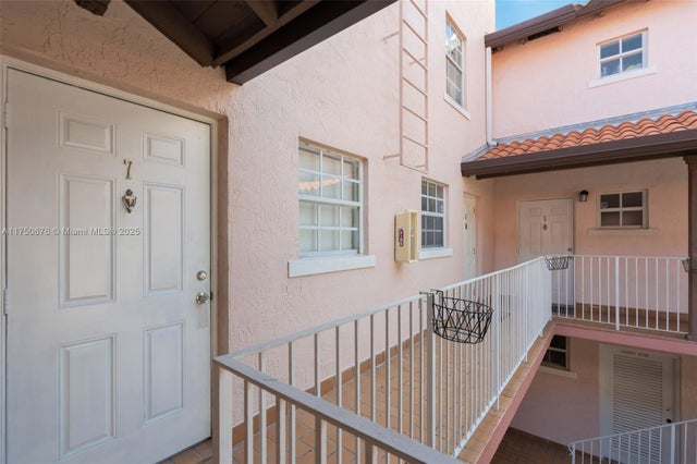 4 of 35 - 29 Santillane Ave 7, Coral Gables, FL