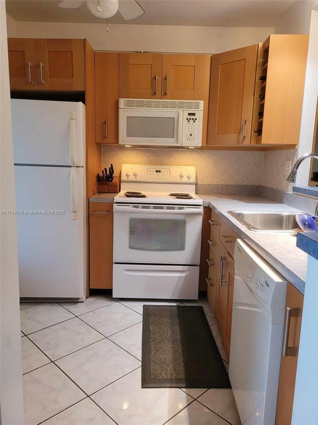 3 of 15 - 4801 Nw 34th St 602, Lauderdale Lakes, FL