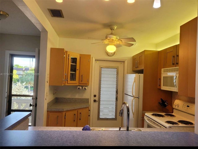 5 of 15 - 4801 Nw 34th St 602, Lauderdale Lakes, FL