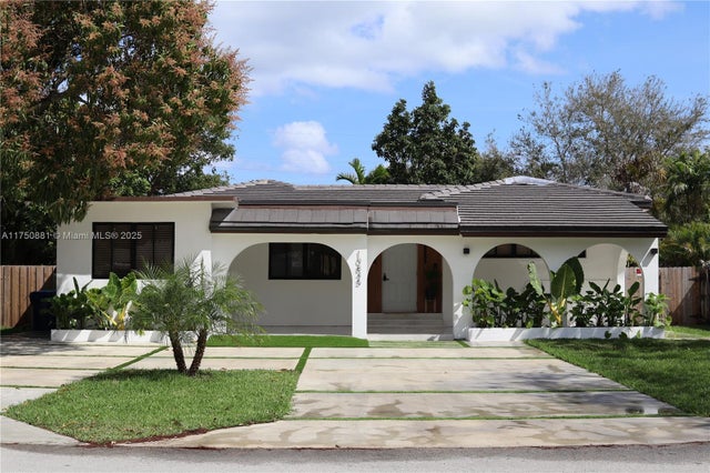 1 of 25 - 10845 Peachtree Dr, Miami, FL