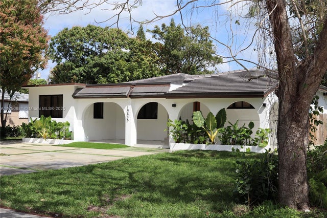 2 of 25 - 10845 Peachtree Dr, Miami, FL
