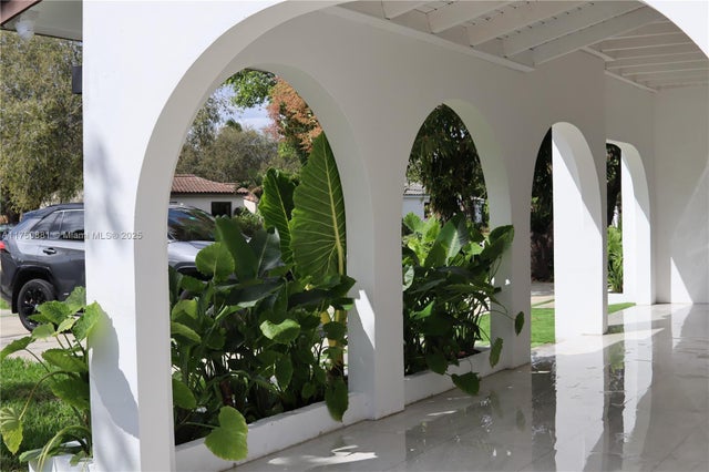 4 of 25 - 10845 Peachtree Dr, Miami, FL