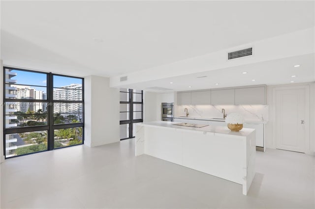 4 of 52 - 5500 Collins Ave 802, Miami Beach, FL