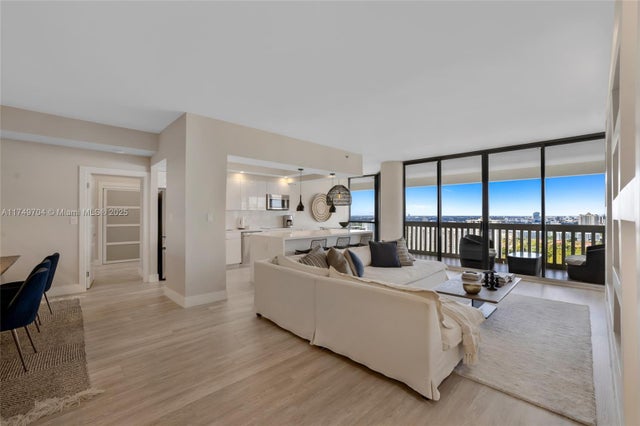 5 of 32 - 2000 Island Blvd 3010, Aventura, FL