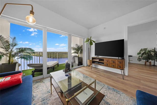 3 of 43 - 300 Bayview Dr 1614, Sunny Isles Beach, FL