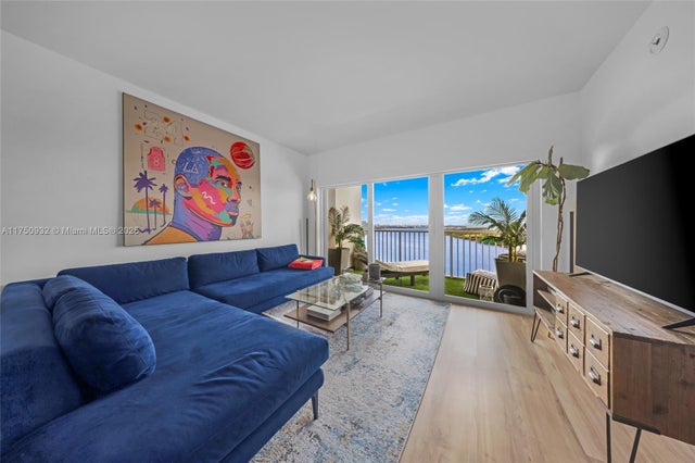 4 of 43 - 300 Bayview Dr 1614, Sunny Isles Beach, FL