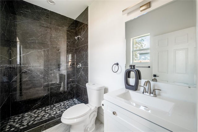 4 of 9 - 1671 Nw 15th St, Pompano Beach, FL