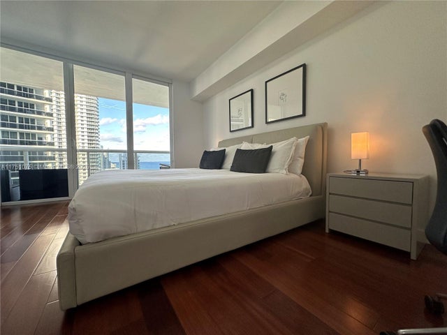 5 of 32 - 1830 S Ocean Dr 2510, Hallandale Beach, FL