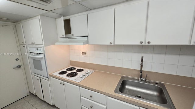 4 of 35 - 1000 West Ave 1101, Miami Beach, FL