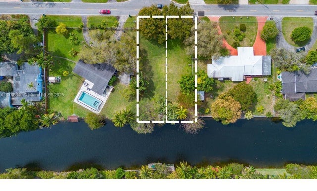 4 of 20 - 11701 W Biscayne Canal Rd, Miami, FL