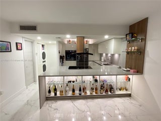 Photo of Listing #A11752117