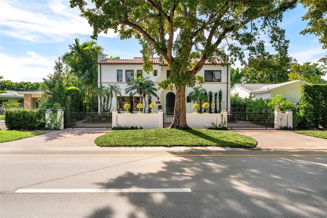 1 of 30 - 6146 Pine Tree Dr, Miami Beach, FL