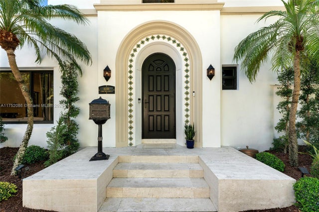 3 of 30 - 6146 Pine Tree Dr, Miami Beach, FL