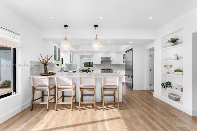 4 of 30 - 6146 Pine Tree Dr, Miami Beach, FL
