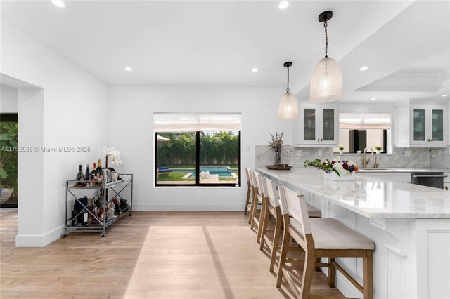 5 of 30 - 6146 Pine Tree Dr, Miami Beach, FL