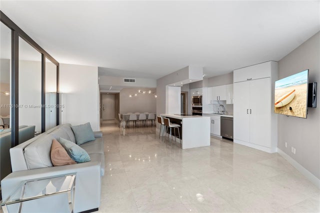 5 of 58 - 4779 Collins Ave 2204, Miami Beach, FL