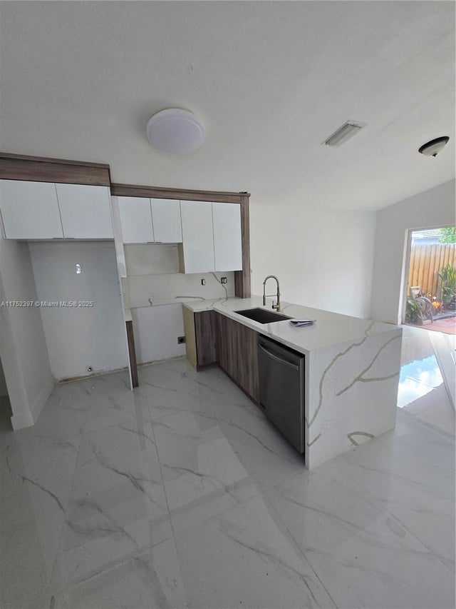 5 of 13 - 17812 Sw 144th Ave, Miami, FL