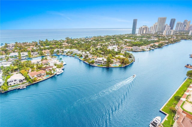 2 of 43 - 20201 E Country Club Dr 2708, Aventura, FL