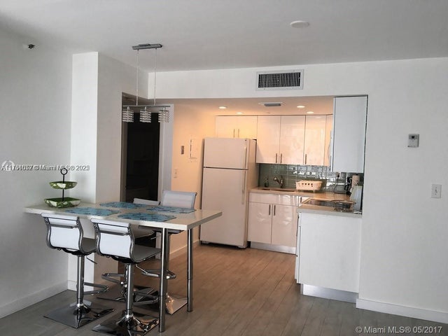 4 of 20 - 1035 West Ave 708, Miami Beach, FL