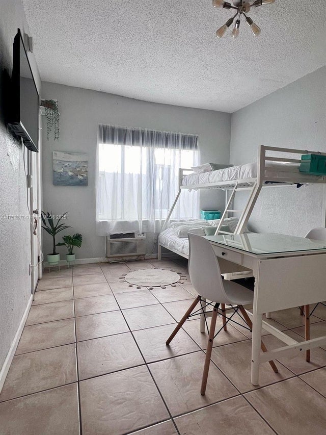 4 of 11 - 3700 Collins Ave S-202, Miami Beach, FL