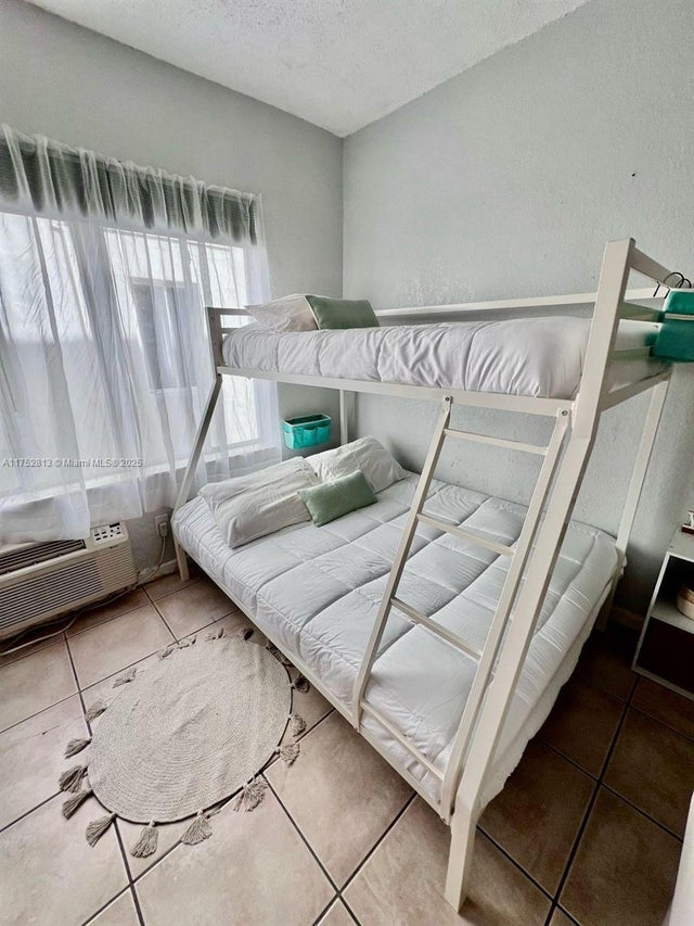 5 of 11 - 3700 Collins Ave S-202, Miami Beach, FL