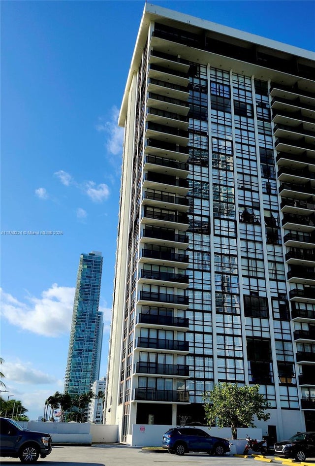 2 of 21 - 600 Ne 36th St 218, Miami, FL