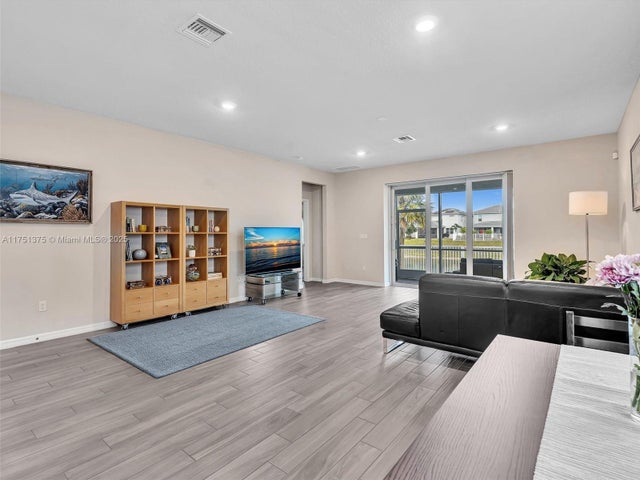 4 of 50 - 1575 Pongam Ter, Hollywood, FL