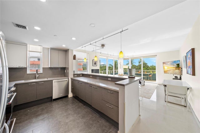 1 of 21 - 200 Ocean Dr 5d, Miami Beach, FL