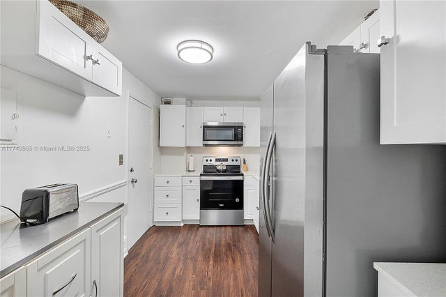 4 of 16 - 5005 Collins Ave 222, Miami Beach, FL
