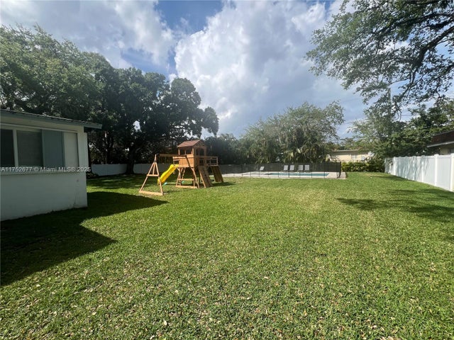 4 of 26 - 4121 Sw 54th Ct, Dania Beach, FL