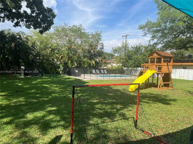 5 of 26 - 4121 Sw 54th Ct, Dania Beach, FL