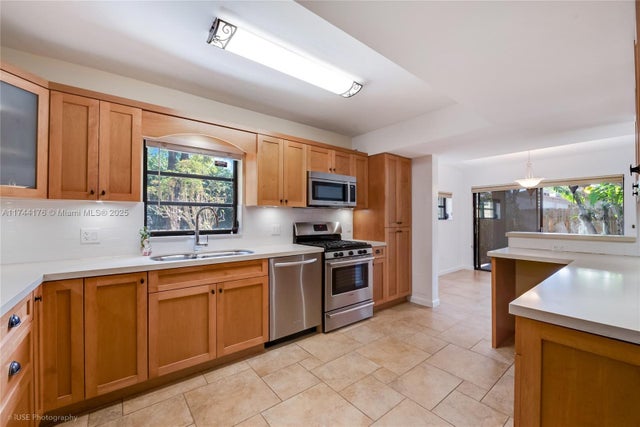 5 of 20 - 9105 Sw 78th Ct, Miami, FL