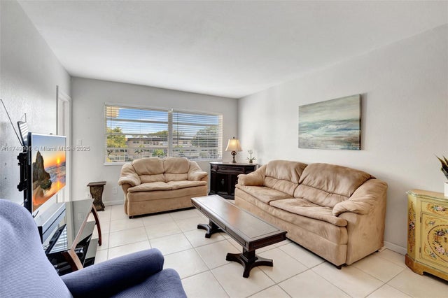 2 of 35 - 5002 Nw 35th St 306, Lauderdale Lakes, FL