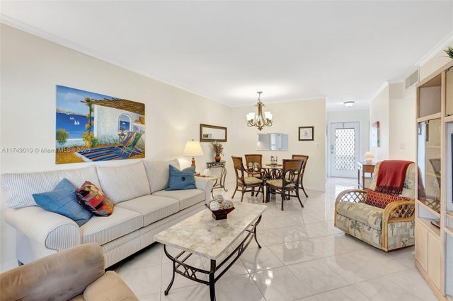 4 of 34 - 5002 Nw 35th St 210, Lauderdale Lakes, FL