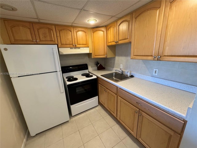 2 of 17 - 174 Chatham I, West Palm Beach, FL
