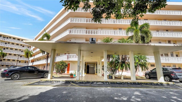 5 of 42 - 2905 Point East Dr L208, Aventura, FL
