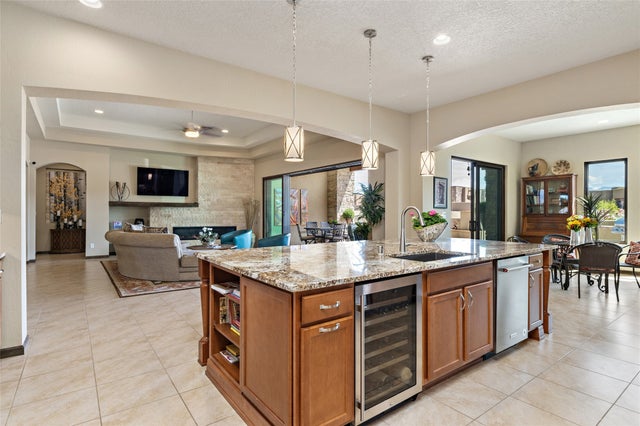 2 Camino Maravilla, Santa Fe