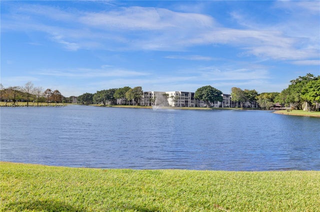 2 of 32 - 1524 Whitehall Dr 102, Davie, FL
