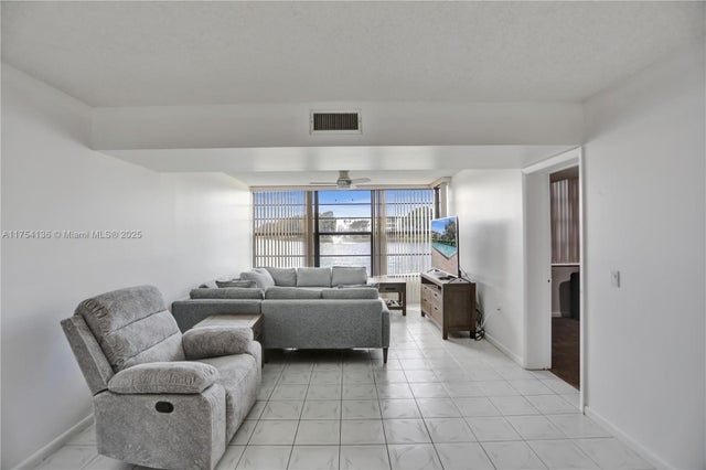 5 of 32 - 1524 Whitehall Dr 102, Davie, FL