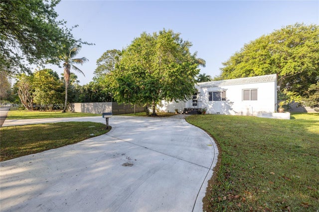 2 of 15 - 11660 Ne 8 Ave, Biscayne Park, FL