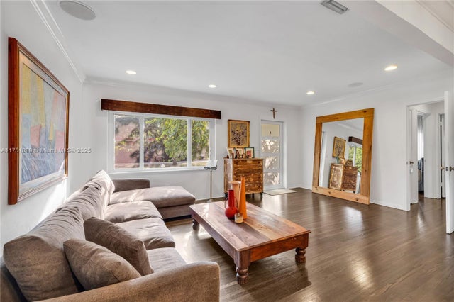 3 of 15 - 11660 Ne 8 Ave, Biscayne Park, FL