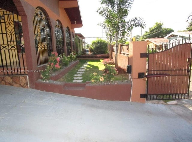 2 of 13 - 00 Queensbury, Kingston, Jamaica, Kingston, 