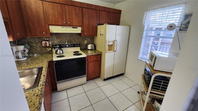 3 of 36 - 2821 Somerset Dr 400, Lauderdale Lakes, FL