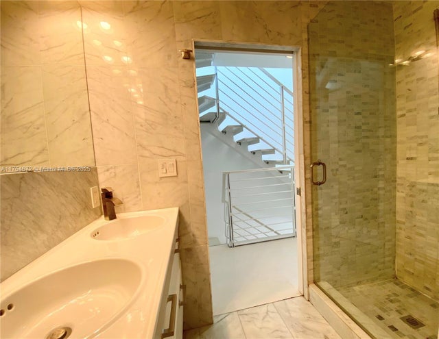 4 of 29 - 1600 Michigan Ave 8, Miami Beach, FL